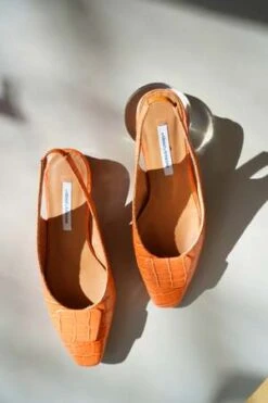 About Ariannegalo Beauty Heels - Tangerine 7 About Ariannegalo Beauty Heels - Tangerine -AGOLDE Shop About Arianne galo beauty heels tangerine 20220225203810 2