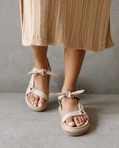 AlohasTied Together Stone Beige 7 AlohasTied Together Stone Beige -AGOLDE Shop Alohas Tied Together Sandal Beige Off White 20230829215603