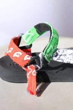 Arizona LoveTrekky Mix Bandana Sandals - Green 10 Arizona LoveTrekky Mix Bandana Sandals - Green -AGOLDE Shop Arizona Love Trekky Mix Green Bandana Sandals 20210105045001 2