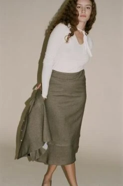 BaserangeAdem Skirt - Checked -AGOLDE Shop Baserange Adem Skirt in Checked 20200928041748 1