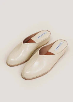 About ArianneBianco Bao Walk Mules
