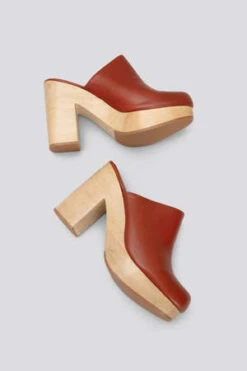 Rachel ComeyDakota Clog - Cognac -AGOLDE Shop Dakota Clog Cognac 20230809211312