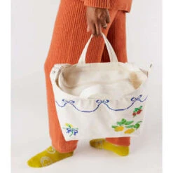 BAGGUEmbroidered Cross Stitch Duck Bag -AGOLDE Shop Embroidered Cross Stitch Duck Bag 20231014173906