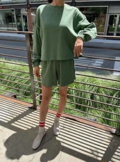 Le Bon ShoppeFLARED BASKETBALL SHORTS - BASIL -AGOLDE Shop FLARED BASKETBALL SHORTS 20230816184031 1