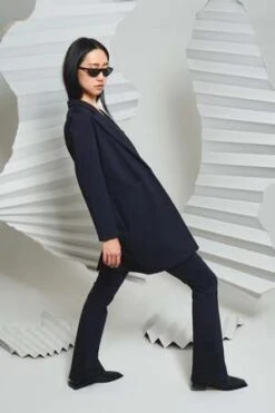 Elsien GringhuisFlared Deluxe Legging - Dark Blue -AGOLDE Shop Flared legging deluxe in dark blue 20220427170936 2