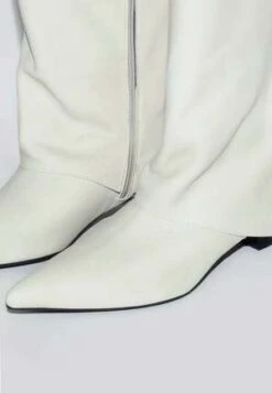 Paloma WoolFortuna Boot - Ecru -AGOLDE Shop Fortuna Boot Ecru 20231031150148