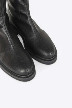 Intentionally BlankIDA VEGAN BOOT - Black 11 Intentionally BlankIDA VEGAN BOOT - Black -AGOLDE Shop IDA VEGAN BOOT 20230911170607 2