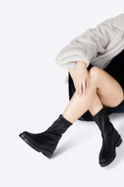 Intentionally BlankIDA VEGAN BOOT - Black