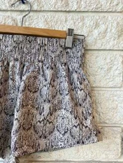 Varley1.5 Kallin Running Short - Mirrored Snake -AGOLDE Shop KALLIN RUNNING SHORT 1 5 MIRRORED SNAKE 20230306222646 1