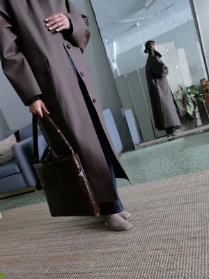 KASSL EDITIONSKassl Editions Skai Medium Pillow Bag - Dark Brown 5 KASSL EDITIONSKassl Editions Skai Medium Pillow Bag - Dark Brown - Image 3