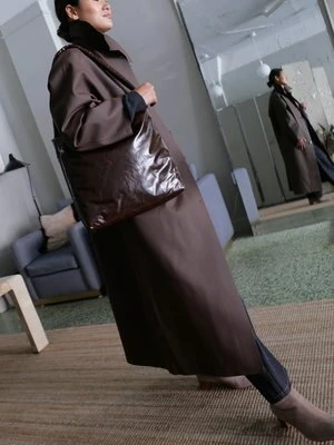 KASSL EDITIONSKassl Editions Skai Medium Pillow Bag - Dark Brown 4 KASSL EDITIONSKassl Editions Skai Medium Pillow Bag - Dark Brown - Image 2