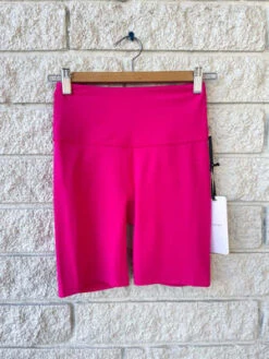 VarleyLet's Move Short - Vibrant Fuchsia