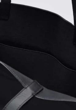 CAHULe Pratique Small Bag - Black 13 CAHULe Pratique Small Bag - Black -AGOLDE Shop Le Pratique Small Bag Black 20230922053742 3