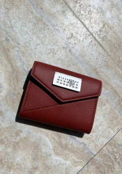 Maison MargielaJapanese 6 Flap Logo Patch Wallet -AGOLDE Shop MM6 Japanese 6 Flap Logo Patch Wallet 20230603061502 1