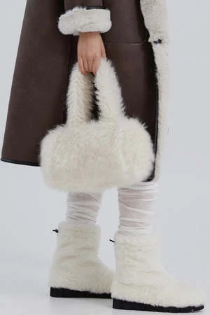 MOLLIOLLIMolliolli Choco Baguette Bag - Ivory 3 MOLLIOLLIMolliolli Choco Baguette Bag - Ivory