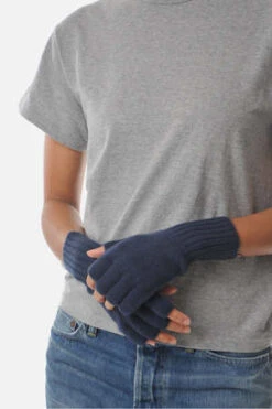 Meg CohenCashmere Fingerless Gloves - Navy -AGOLDE Shop Navy Cashmere Fingerless Gloves 20221129210502 1