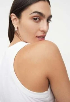 KowtowRacer Back Singlet - White -AGOLDE Shop Racer Back Singlet White 20230809204307 2