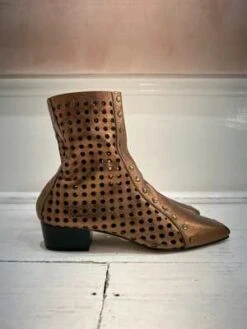 Rachel ComeyStudded Cove Boot - Bronze 9 Rachel ComeyStudded Cove Boot - Bronze -AGOLDE Shop Rachel Comey Studded Cove Boot Bronze 20230222193841