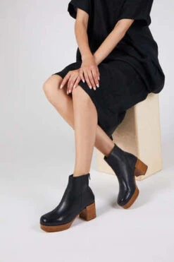 Intentionally BlankSPEED PLATFORM BOOT - Multi