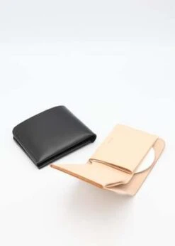 Building BlockSimple Wallet -AGOLDE Shop Simple Wallet in Black or Natural Veg Tan 20221014174909 3